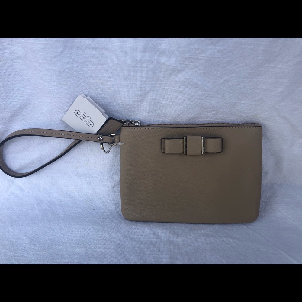 NWT Coach tan leather wristlet with bow detail.